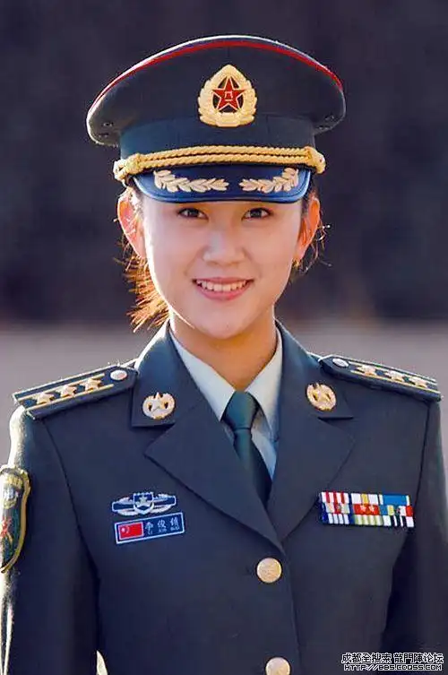 据悉,这是中国迄今为止最全面,最系统,最顺利的一次军服改革,标志着