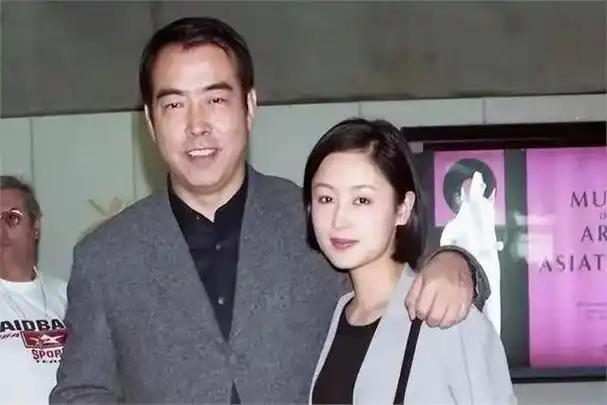 倪萍感情波折选择低调结婚,儿子患先天性白内障,与丈夫婚姻破裂