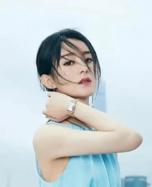 赵丽颖具有独特的气质,既能展现出甜美可爱的一