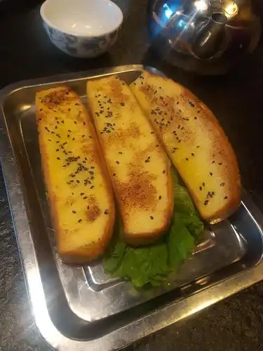 常吃的烧烤店烤面包片变样子惹