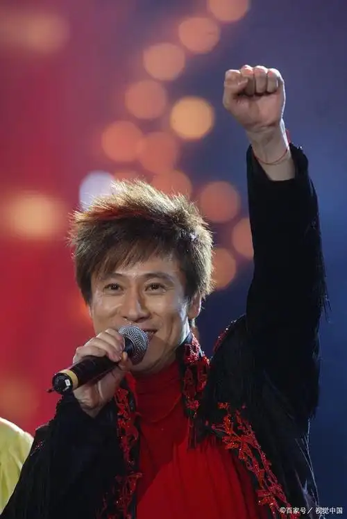 歌手解晓东酒吧献唱,一代"人气歌王"的兴起与没落