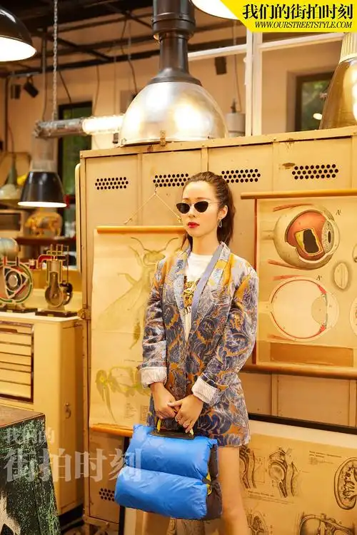 江一燕再曝街拍大片摩登酷帅定义文艺新潮力