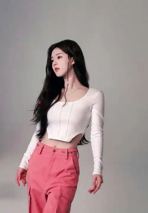 赵露思多巴胺运动风的服装,每一套穿搭都元气满满!_裙子_造型_风格