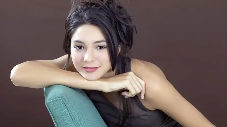 女孩微笑漂亮发型美女壁纸