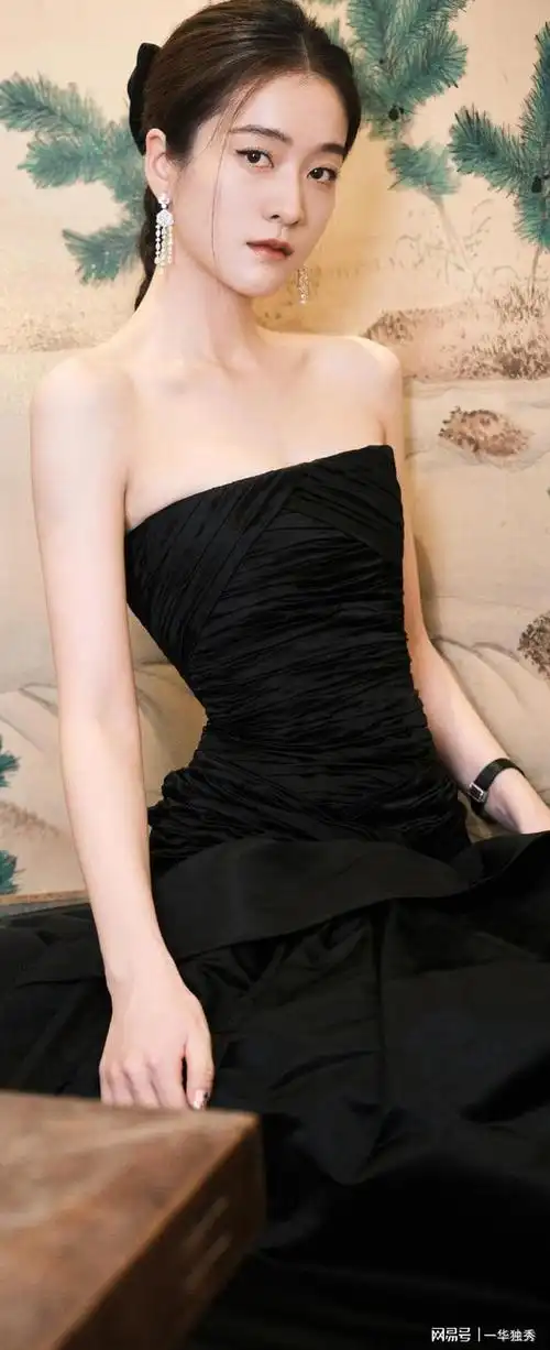 低胸美背精致小辫美哉张雪迎