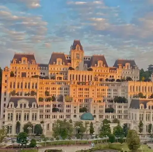 中国最神秘建筑——贵阳白宫,造价27亿,只住两户人家