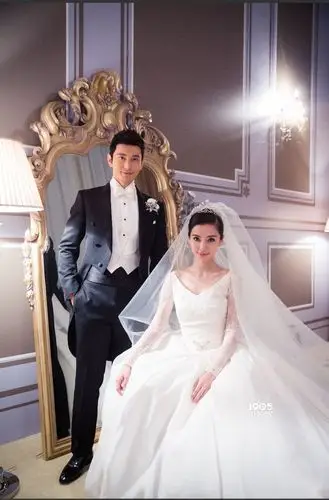 黄晓明与baby结婚证件照曝光 搞怪卖萌玩穿越