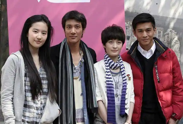 曾轶可刘亦菲恋情真假 她俩上快乐大本营是哪一期