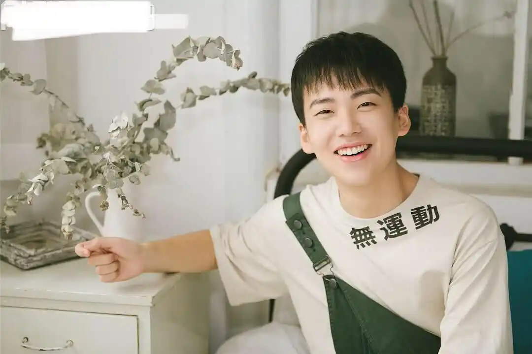 很多网友表示但凡看过郭麒麟上的综艺都会被他的表现圈粉,因为他的