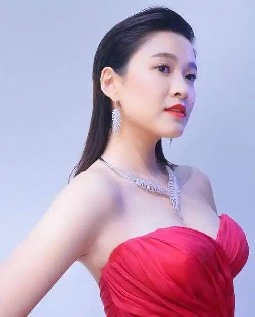 tvb年轻演员江嘉敏参加马拉松