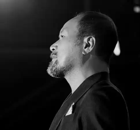 而经典歌曲《好男人》不仅仅只是歌词,因为张镐哲本身也是一位好男人