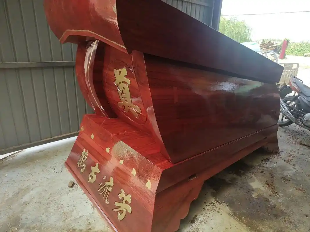 写字,做棺材两不误! - 抖音