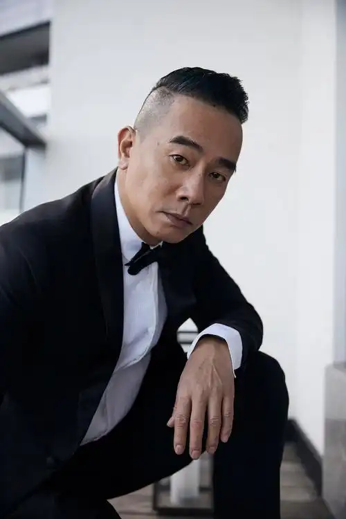 陈小春黑色绅士礼服陈小春身着经典质感西装陈小春礼服简约有型陈小春