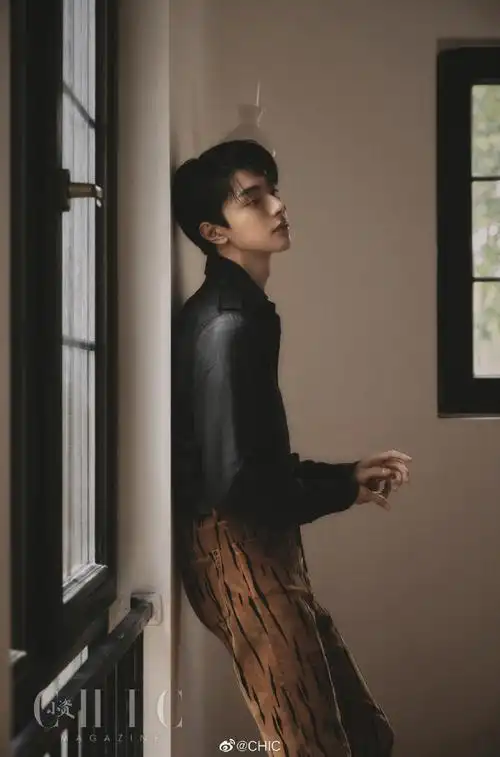 chic magazine#林一超话作为演员,@我是林一同学仍在学习之路上.