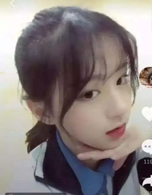 抖音比较火的00后网红小小年纪拥有700万粉丝网友真的美