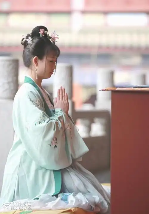 古人拜佛也虔诚