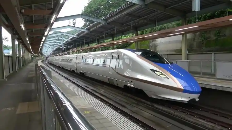 e7系北陆新干线秘境站安中榛名e7ド迫力通过