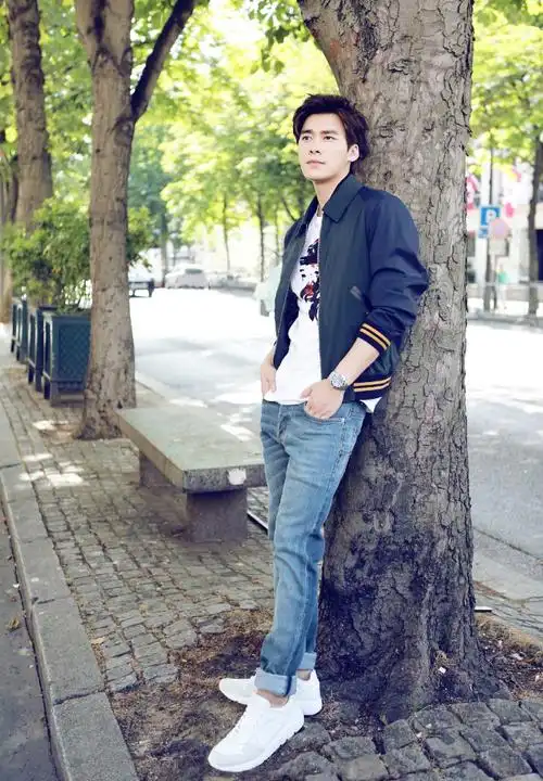 李易峰2015凤凰时尚巴黎街拍.夏日阳光,慵懒午后.