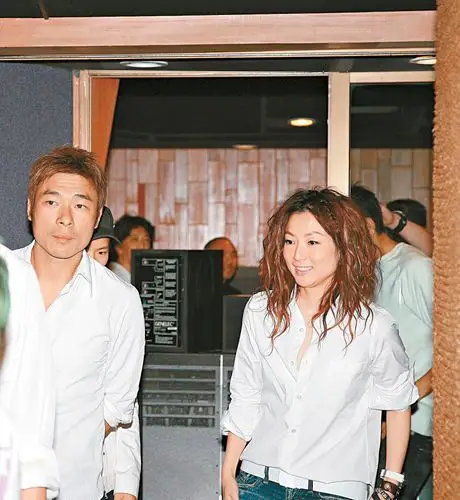 许志安点头甜蜜微笑 默认与郑秀文复合