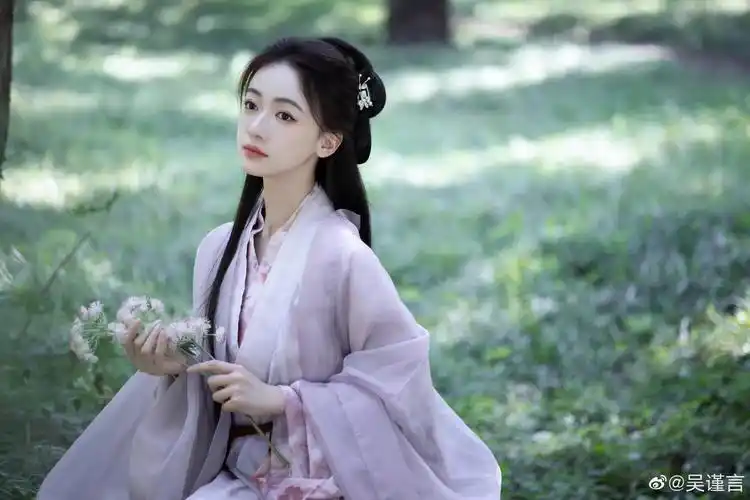 吴谨言古装紫衣唯美写真,清冷仙气,灵动自然|吴谨言|古装|仙气_新浪