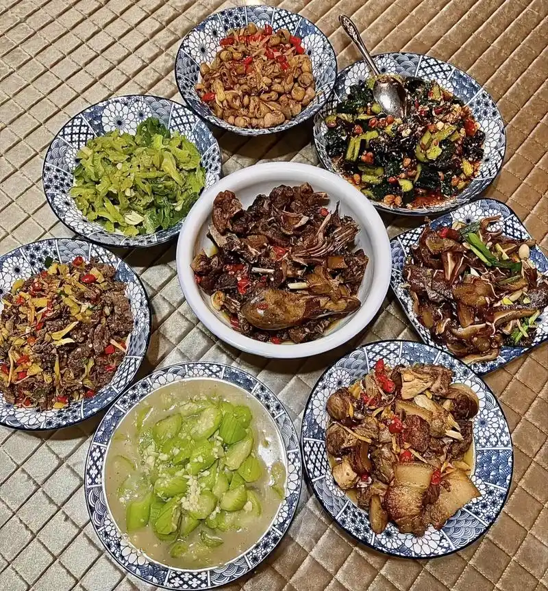 图一,湖南朋友家常菜 图二,广东朋友家常菜 图三,湖北朋友家常菜