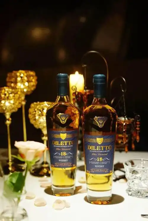 苏格兰进口迪乐图蓝钻18年典藏威士忌一口入魂