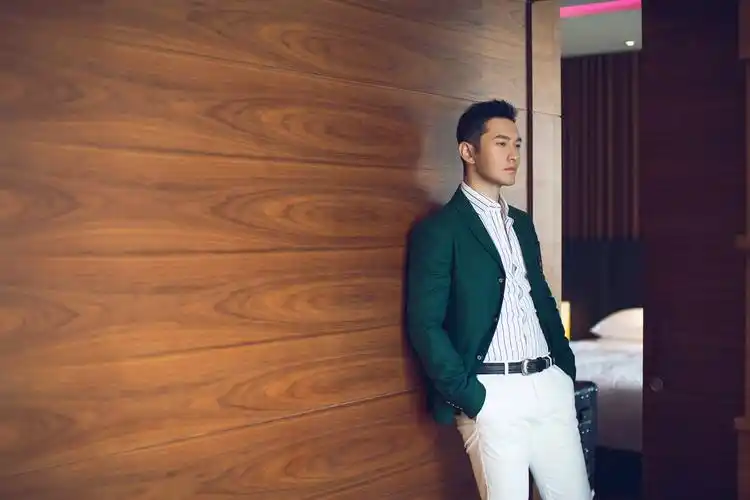 黄晓明西装杀轮廓深邃