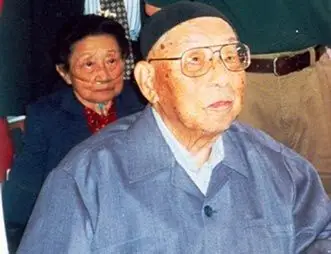 陪伴才是最长情的告白张学良晚年陪伴在身边的只有女秘书