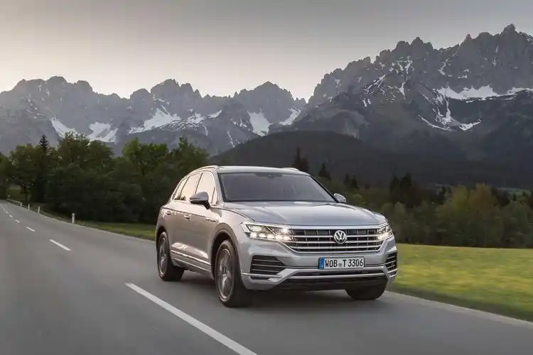 迸发雄性荷尔蒙的全能猛将 全新一代大众途锐天生只为征服