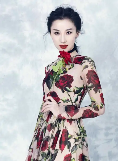 朱子岩曝七夕浪漫写真化身玫瑰仙子