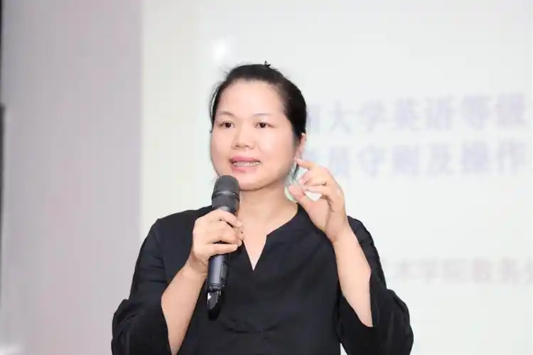 教务处召开2019年上半年全国大学英语等级考试监考员考务员培训工作
