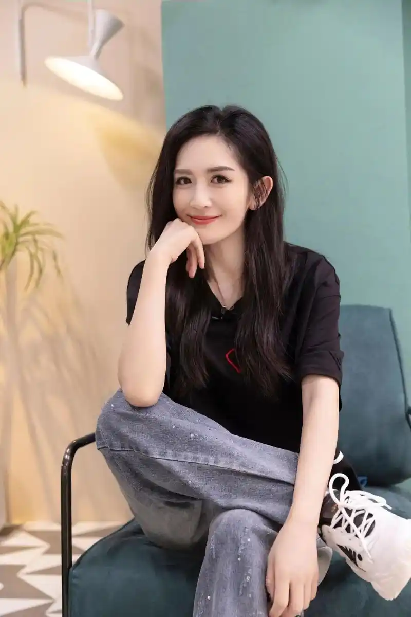 温柔本人#谢娜 她的身上真的有一种 不一样的魅力 - 抖音