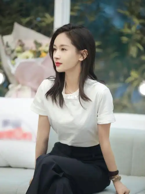 王子文在「怦然再心动」,颜值,穿搭的天花板