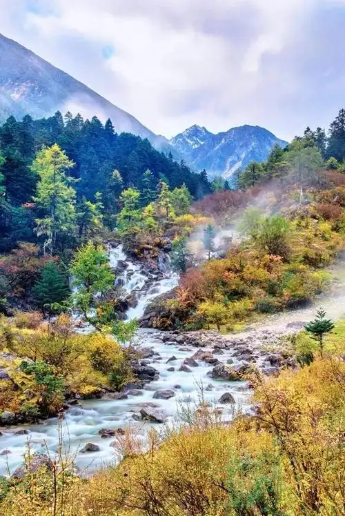 如果非要说四川哪里风景最美那必定是川西美得让人甘愿沦陷