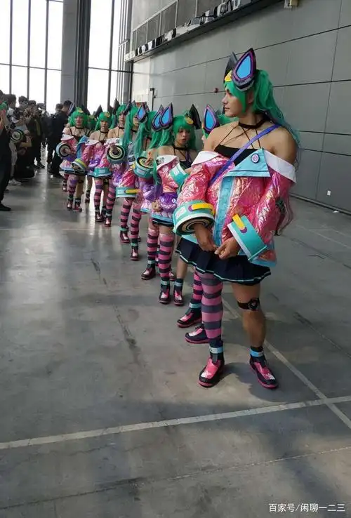 萤火虫漫展:五一快乐!更新什么的,有我去逛漫展看妹子重要?