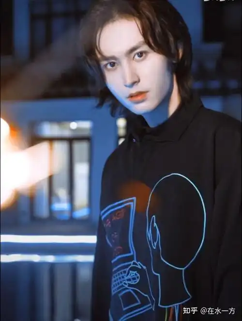 张哲瀚长发有多绝040404