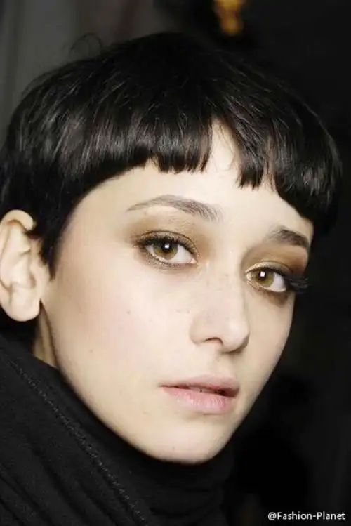 短发精灵ceciliamendez