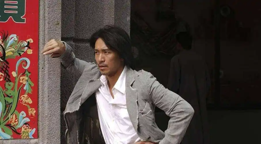 周星驰:本想拒绝出演,开高价后对方同意,意外造就了经典_黄百鸣