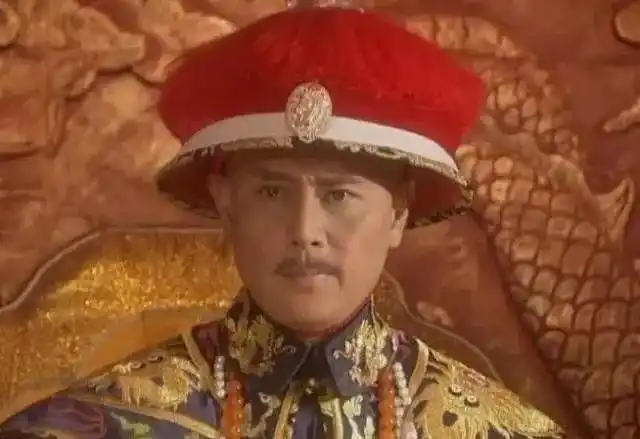 电视剧《枪口》热播中,看琼瑶剧男神变身民族英雄!_刘德凯