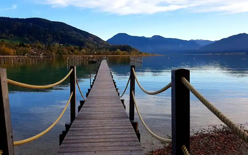 水边栈桥唯美风景桌面壁纸