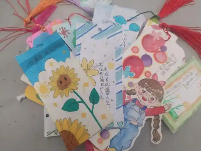 市明珠路小学开展心理书签设计制作活动