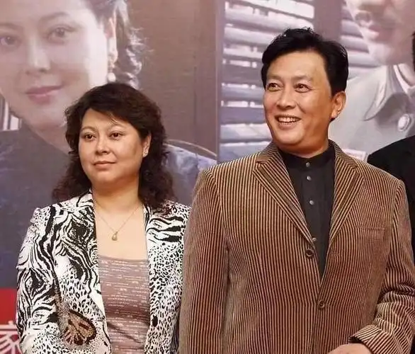 孙涛离世没多久,唐国强就火速跟新女友壮丽结婚了,这事儿一出来,大家