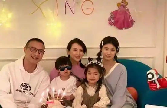 原创原创43岁章子怡三亚庆生汪峰搂儿子倾情献唱继女小苹果打扮超吸睛