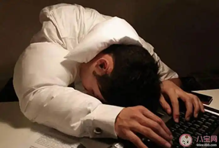 长期熬夜会伤胃吗熬夜时身体承受着哪些煎熬