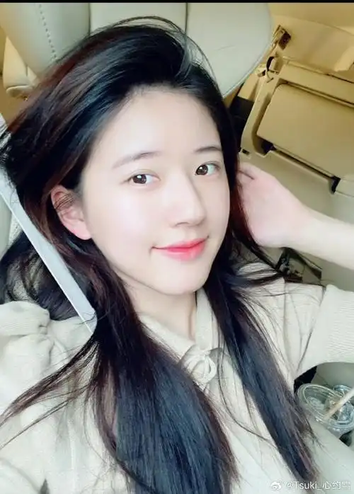 新年#接收一波思思的自拍照92让人无法拒绝的惊世美貌@赵露思的微博