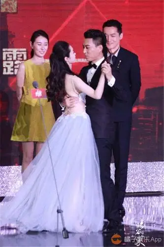 靳东宋轶优雅起舞苏炸了满满的大叔萝莉cp感