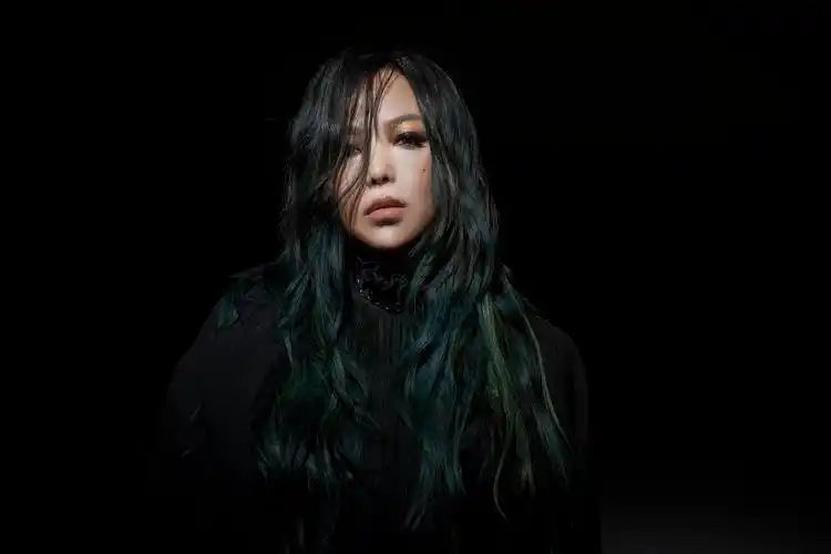 张惠妹偷故事的人mv首播艾怡良创作脱颖而出