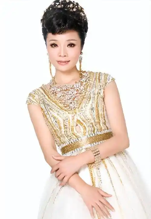 歌唱家李丹阳:56岁仍未婚,将一辈子奉献给舞台事业,不留遗憾_父亲