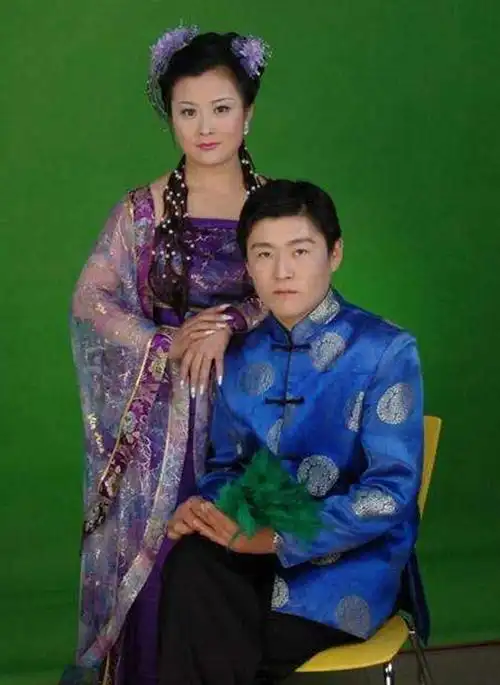 三,马化腾妻子,马化腾的妻子还是两个人一起聊qq认识的,真是正宗"qq爱