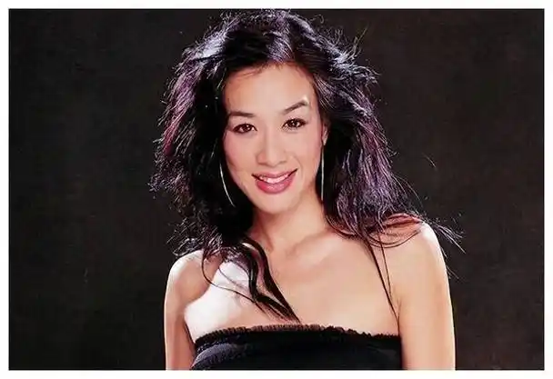 钟丽缇51岁再为小12岁老公生四胎为何如此拼命